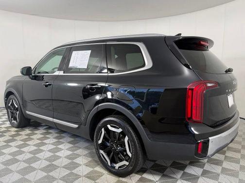 Ebony Black 2024 Kia Telluride S