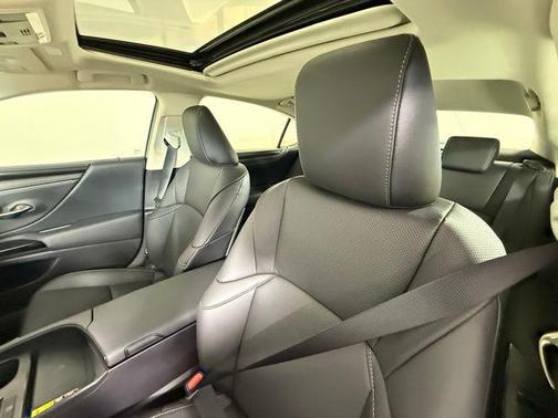 2025 Lexus ES 350 Base