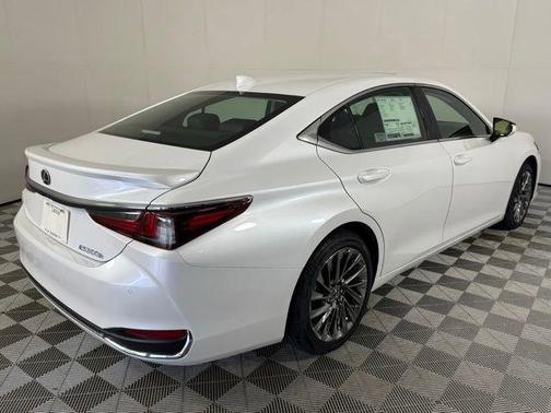 2025 Lexus ES 300h Luxury