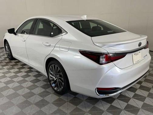 2025 Lexus ES 300h Luxury