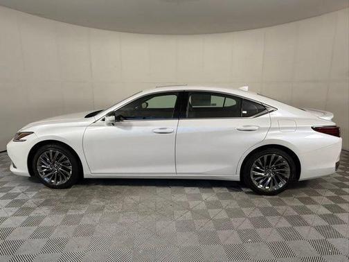 2025 Lexus ES 300h Luxury