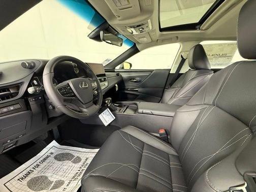 2025 Lexus ES 300h Luxury