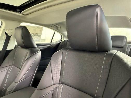 2025 Lexus ES 300h Luxury