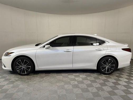 2025 Lexus ES 300h Base