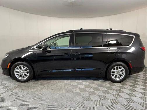 2022 Chrysler Pacifica Touring-L