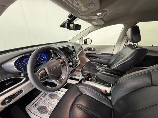 2022 Chrysler Pacifica Touring-L