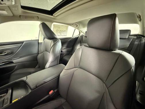 2025 Lexus ES 350 Base