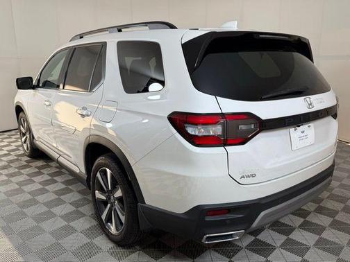 2025 Honda Pilot Touring 8-Passenger