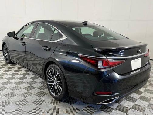 2022 Lexus ES 350 Base