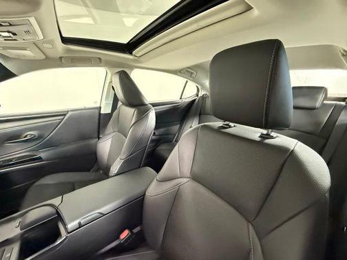 2022 Lexus ES 350 Base