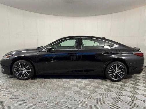 2022 Lexus ES 350 Base
