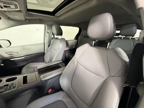 2023 Toyota Sienna XLE 8 Passenger