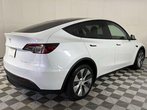 2022 Tesla Model Y Long Range Dual Motor All-Wheel Drive