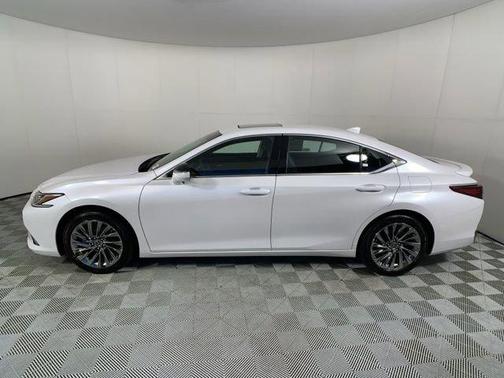 2025 Lexus ES 300h Luxury