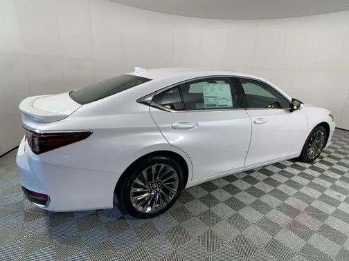 2025 Lexus ES 300h Luxury