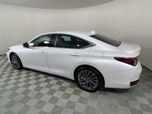 2025 Lexus ES 300h Luxury