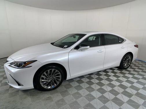 2025 Lexus ES 300h Luxury