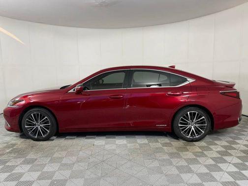 Matador Red Mica 2022 Lexus ES 300h Base