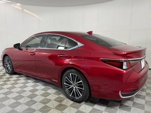 Matador Red Mica 2022 Lexus ES 300h Base