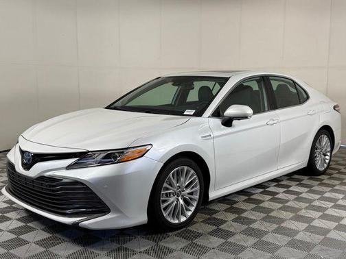 Wind Chill Pearl 2019 Toyota Camry Hybrid XLE