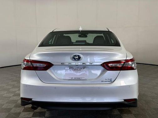 Wind Chill Pearl 2019 Toyota Camry Hybrid XLE