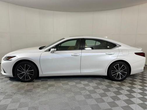 2025 Lexus ES 300h Base