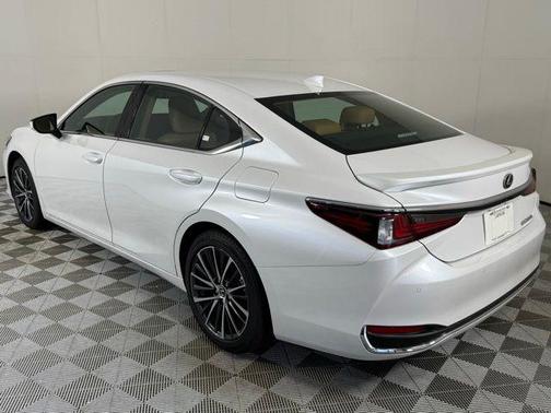 2025 Lexus ES 300h Base