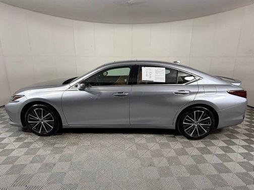 2024 Lexus ES 300h Base