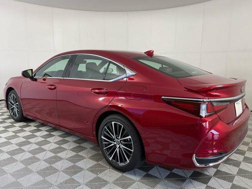 2025 Lexus ES 300h Base