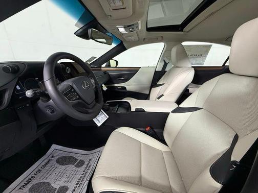 2025 Lexus ES 350 Base