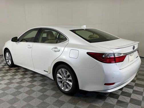 2015 Lexus ES 300h Base