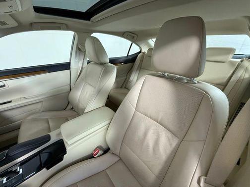 2015 Lexus ES 300h Base