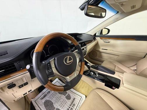 2015 Lexus ES 300h Base