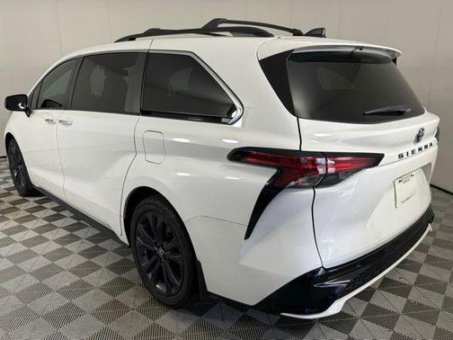 2022 Toyota Sienna XSE 7 Passenger