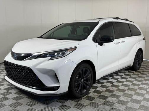 2022 Toyota Sienna XSE 7 Passenger