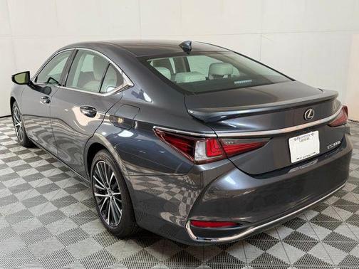2025 Lexus ES 300h Base
