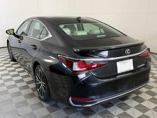 2025 Lexus ES 300h Base