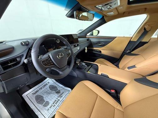 2025 Lexus ES 300h Base