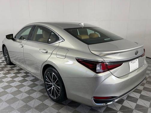 2025 Lexus ES 300h Base