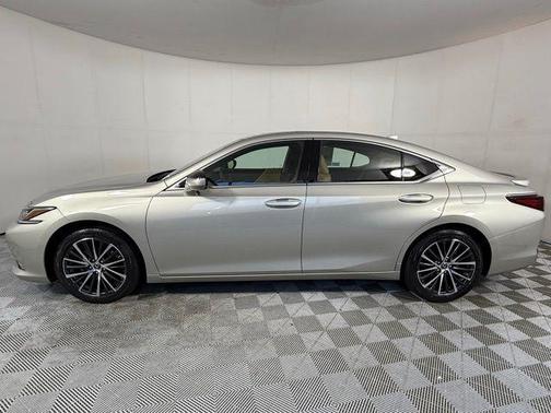 2025 Lexus ES 300h Base