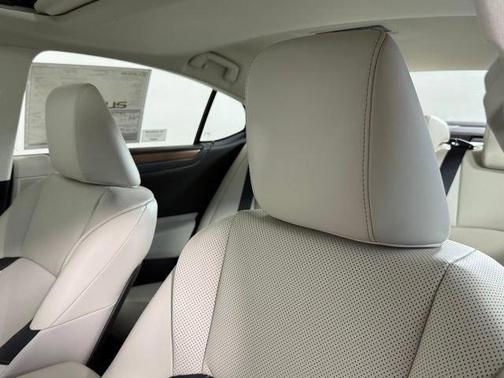 2025 Lexus ES 300h Base