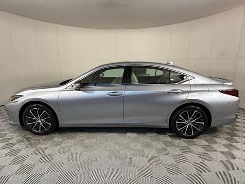 2025 Lexus ES 300h Base