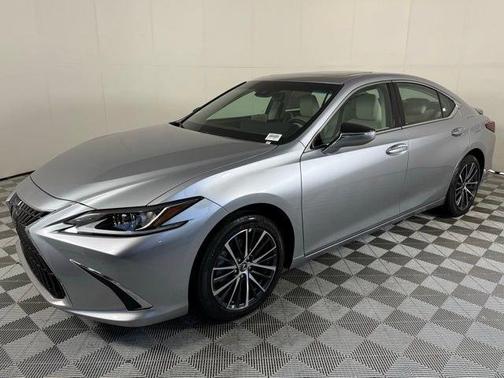 2025 Lexus ES 300h Base