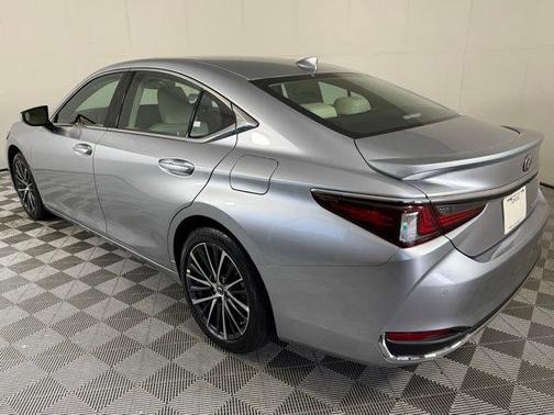 2025 Lexus ES 300h Base