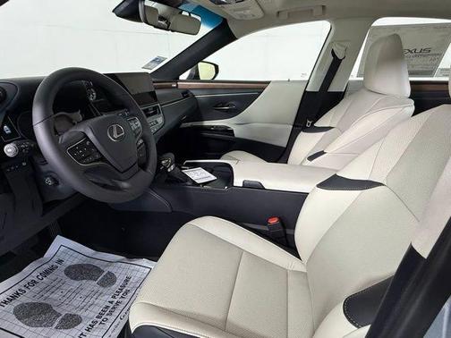 2025 Lexus ES 300h Base