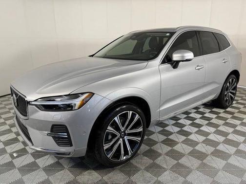 2023 Volvo XC60 B5 Ultimate Bright Theme