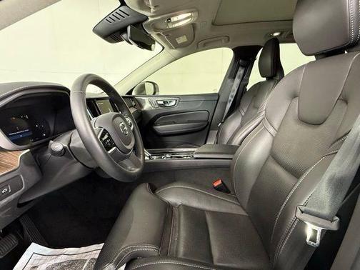2023 Volvo XC60 B5 Ultimate Bright Theme