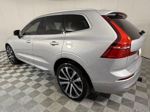 2023 Volvo XC60 B5 Ultimate Bright Theme