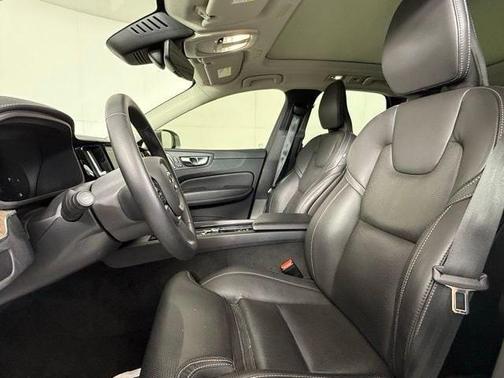 2023 Volvo XC60 B5 Ultimate Bright Theme