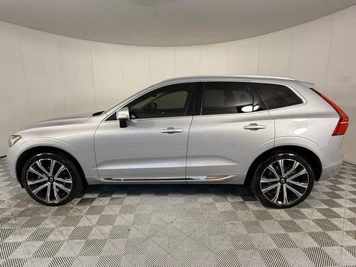2023 Volvo XC60 B5 Ultimate Bright Theme